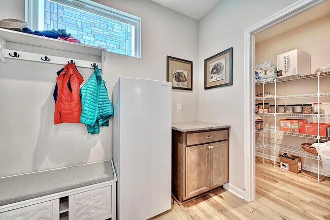 Building Photo - 19 Mel Lawn Dr