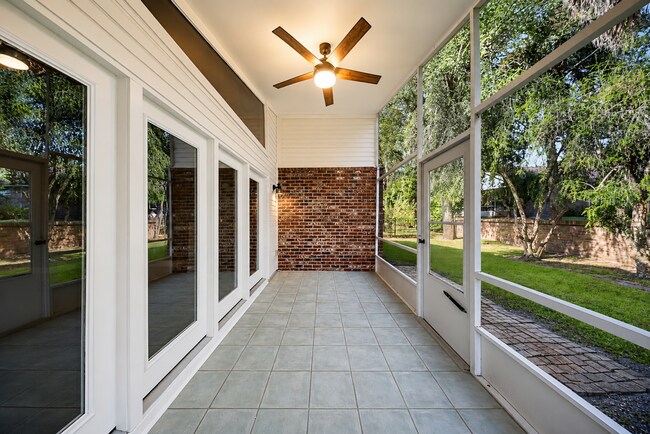 Building Photo - Renovated Brick Home in Gated Community