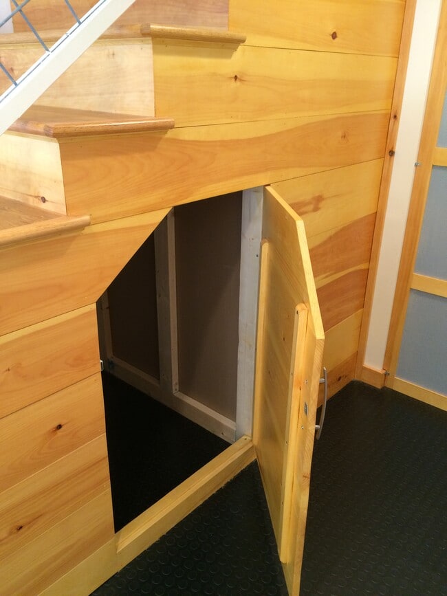 Entry storage - 131 Lakeside Dr