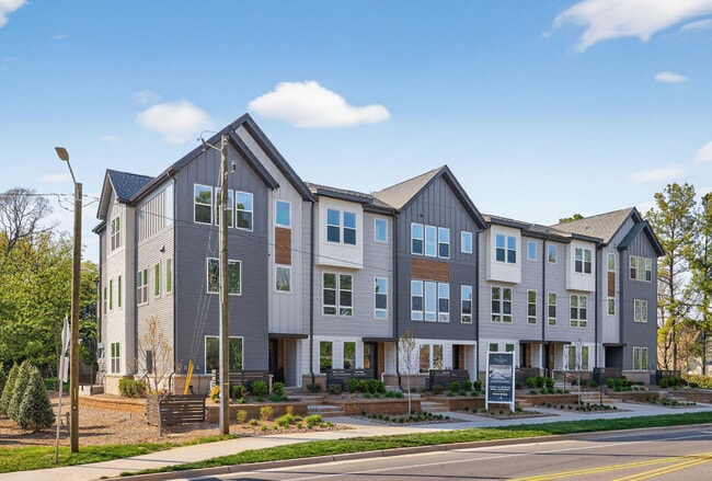 Building Photo - Ballantyne Townhomes at Elm