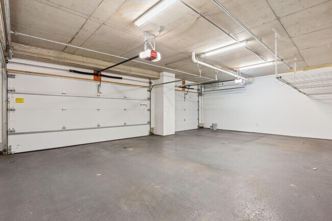 Building Photo - 105 N Riverview St