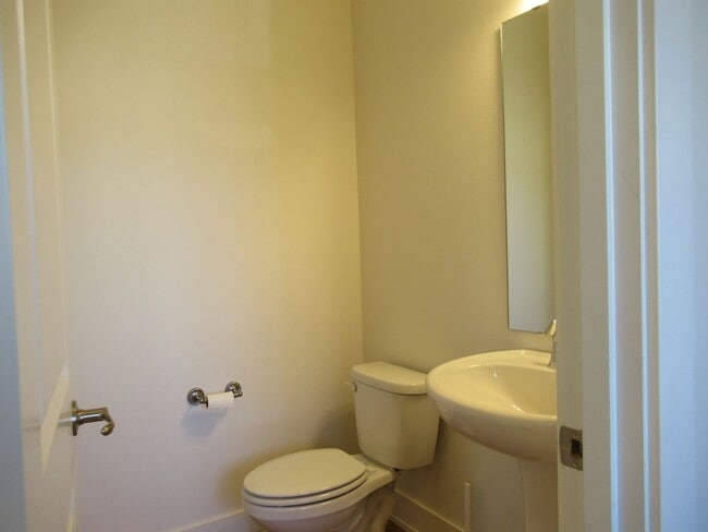 Building Photo - Light and Bright 3 bedroom, 1.5 bath home in Tehaleh