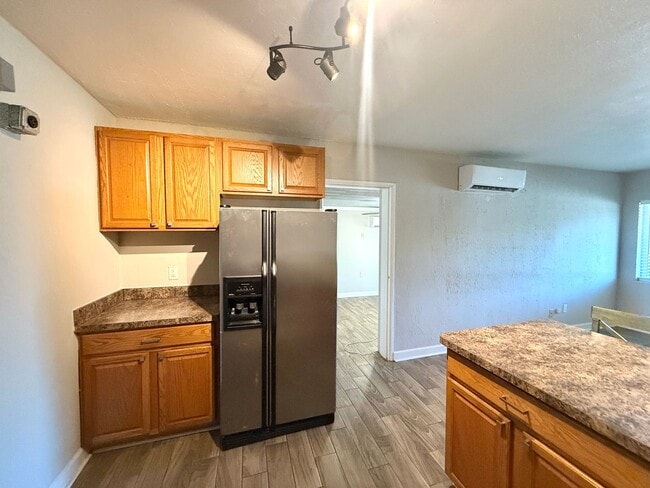 Building Photo - ADORABLE 2 BED WINTER PARK RENTAL HOME