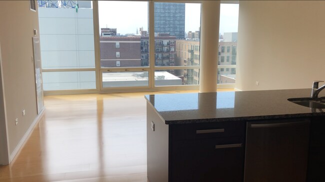 Building Photo - 115 S Sangamon St