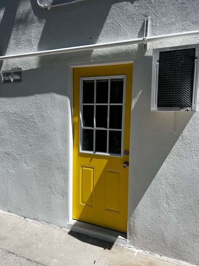 Building Photo - 10926 Hortense St