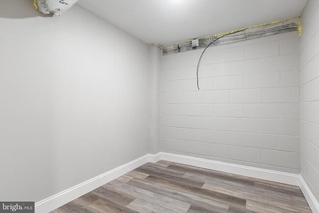 Building Photo - 405 Hamilton Rd