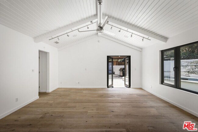 Building Photo - 2425 Rinconia Dr