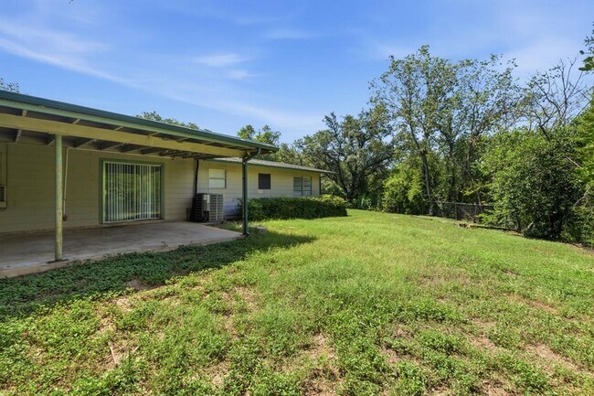 Building Photo - 2414 Havenside Dr