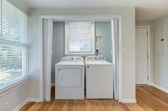 Building Photo - Four Bedroom - Two Bathroom - Single Famil...