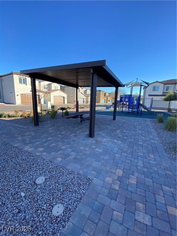 Building Photo - 828 Royal Beekman St