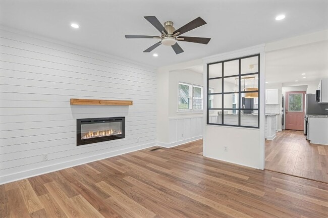 Building Photo - 441 Oak Dr