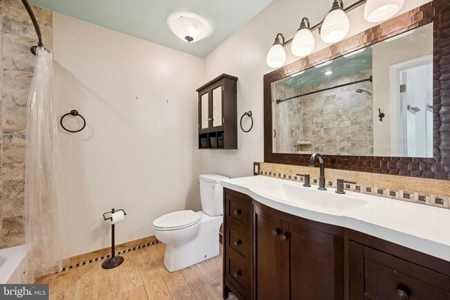 Building Photo - 5806 Red Haven Dr