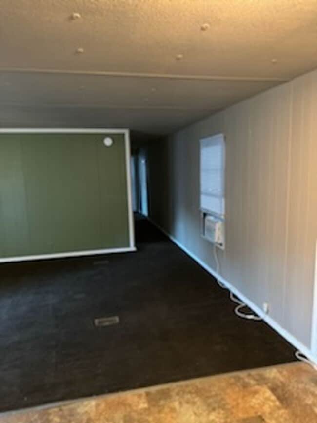 Building Photo - 2 bed 1 bath Trailer Home $1250 a month