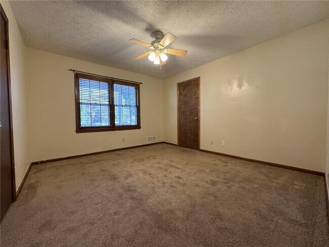 Building Photo - 361 Buck Ct