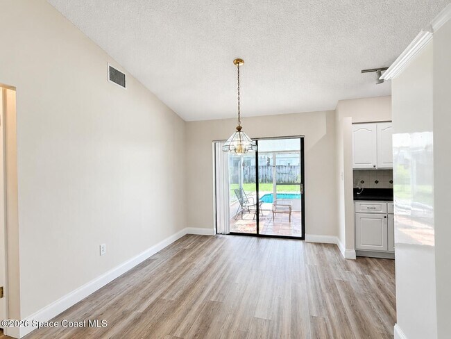 Building Photo - 662 Castaways St NE