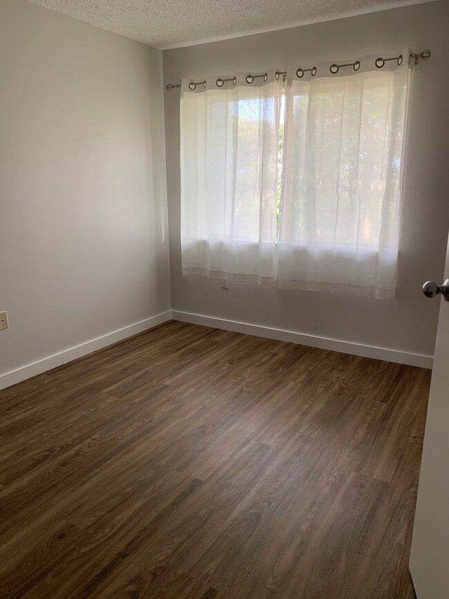 Building Photo - Hillsdale 2/2/2 - ground floor unit outsid...
