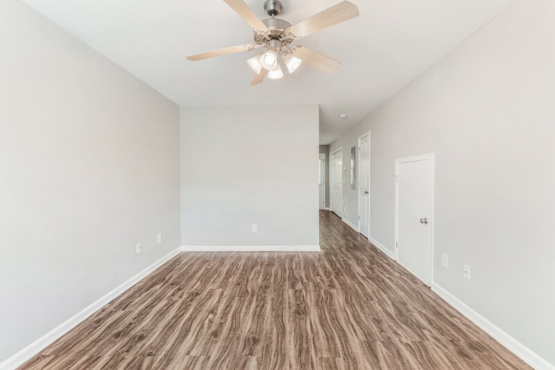 Building Photo - 109 Creekside Dr