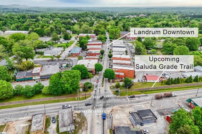 Building Photo - 610 N Shamrock Ave