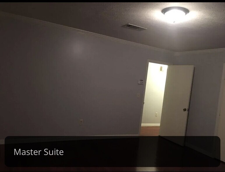 Master - 1727 Tanglewood Ct