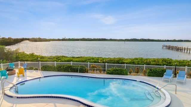 Building Photo - 100 61st St E