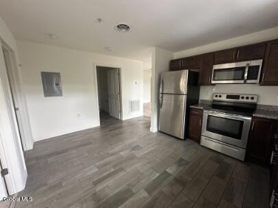Primary Photo - 1047 Broadway