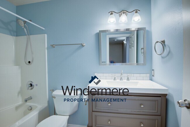 Building Photo - 1134 NW Redwing Dr