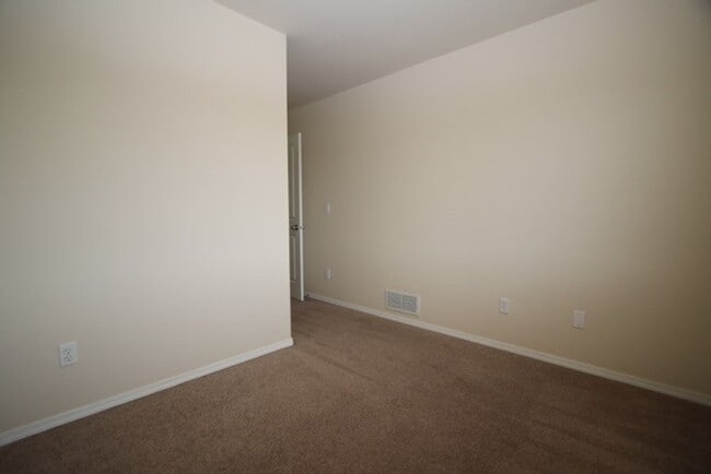 Building Photo - 3 Bedroom Condo in East Anchorage!