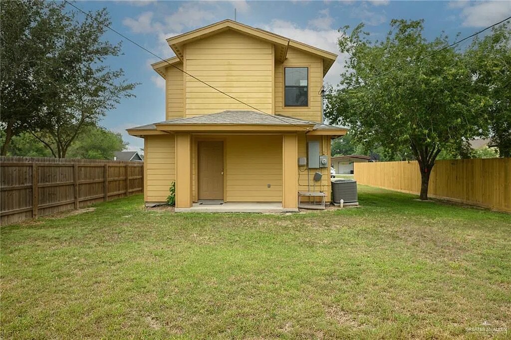 Building Photo - 205 Los Flores Ave