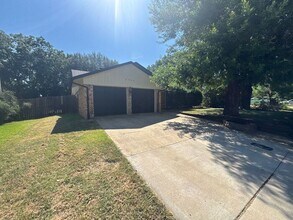 Building Photo - **Spacious 3BR/2BA Home with Covered Patio...