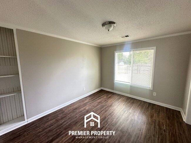 Building Photo - 6516 Lake Valley Dr
