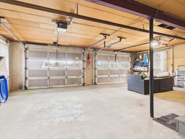 Building Photo - 904 Mount Pleasant Rd