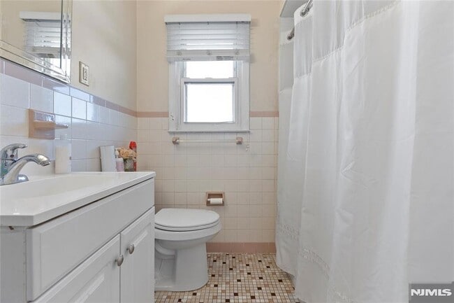 Building Photo - 557 Market St