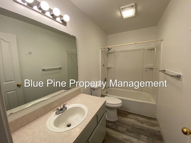 Building Photo - 2102 Stace St