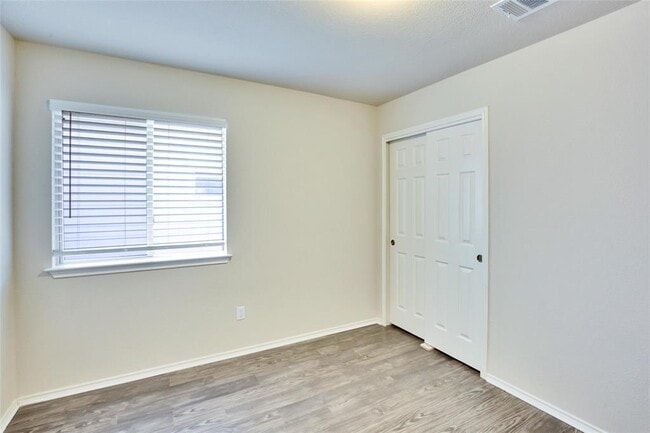 Building Photo - 210 Lollipop Ln