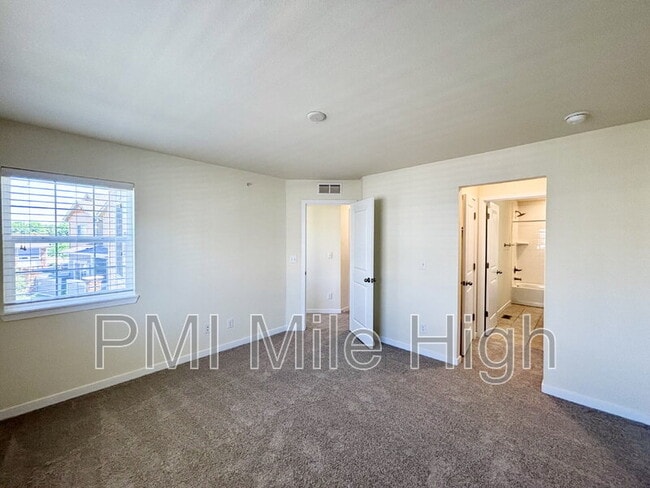 Building Photo - 12874 Jasmine St