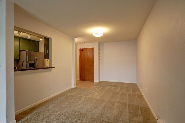 Building Photo - Spacious 1bd, 1ba Condo Available in Perfect Mercer Island Location!