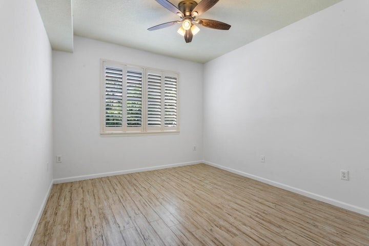 Building Photo - 10103 Myrtlewood Cir W