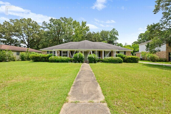 Building Photo - Spacious 4BR/2.5BA West Mobile Home – Room to Grow in a Convenient Location!