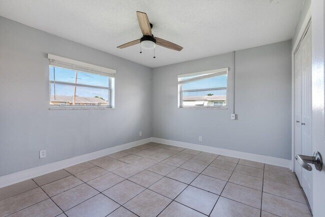 Building Photo - 801 NE 3rd St