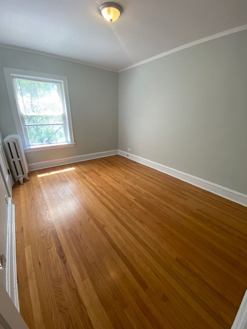 Building Photo - 1542 W Albion Ave