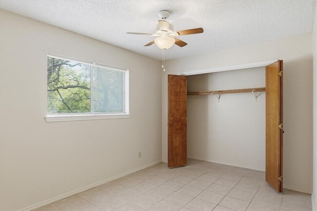 Building Photo - 405 Whitetail Dr