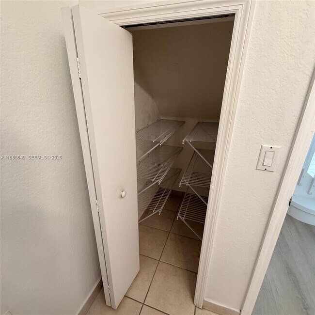 Building Photo - 12185 SW 125th Ct