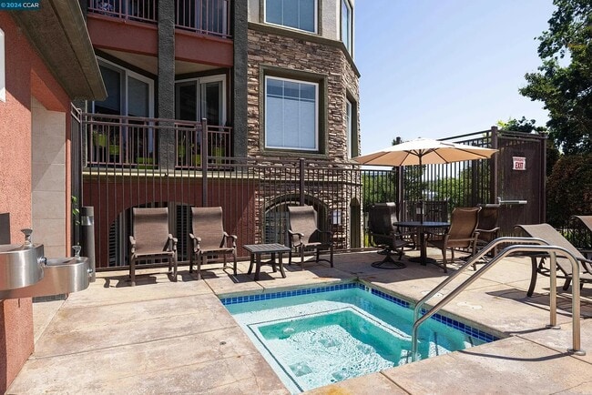 Building Photo - 1800 Alma Ave