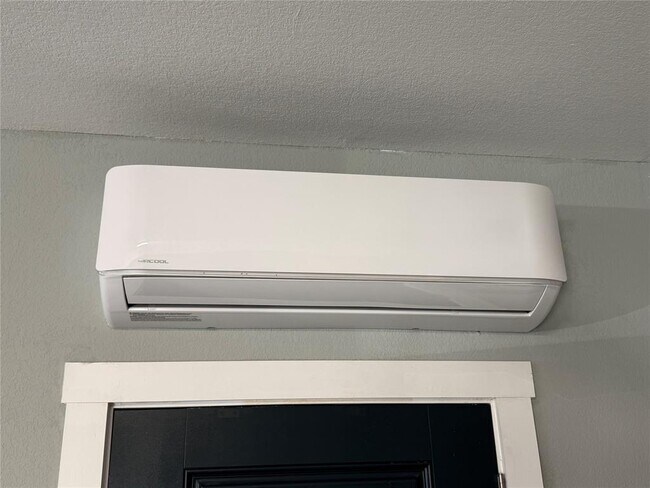 Building Photo - 410 Summit Ridge Dr N