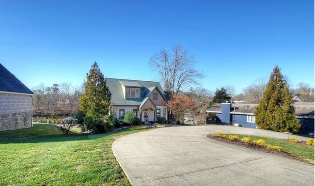 Building Photo - 121 Lake Haven Dr