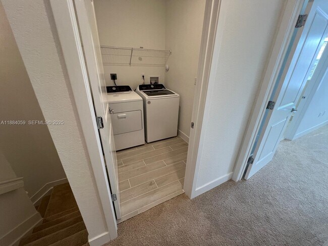 Building Photo - 109 SW 170th Ave