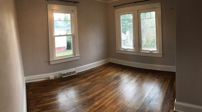 Bed 2 - 27 Lee Ave