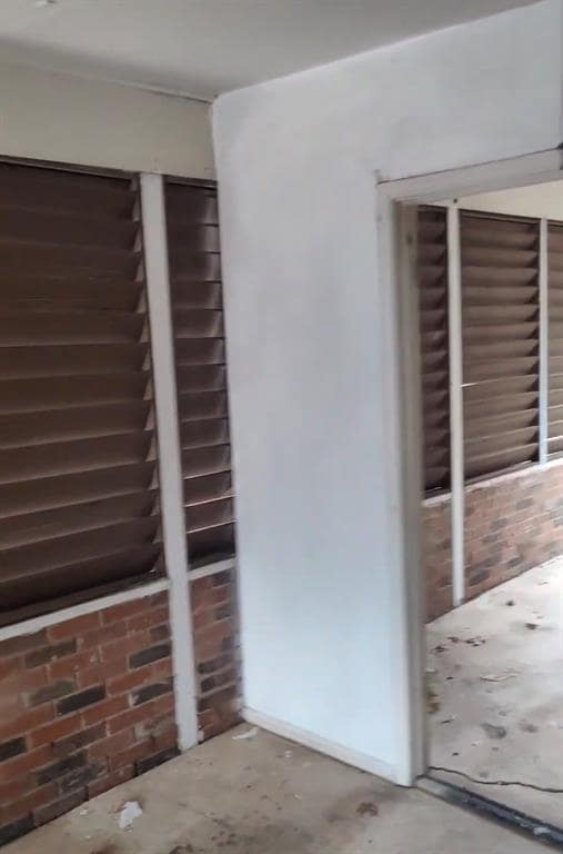 Building Photo - 441 E Showalter Dr