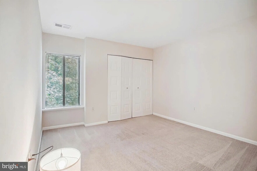 Building Photo - 4902 Sauquoit Ln