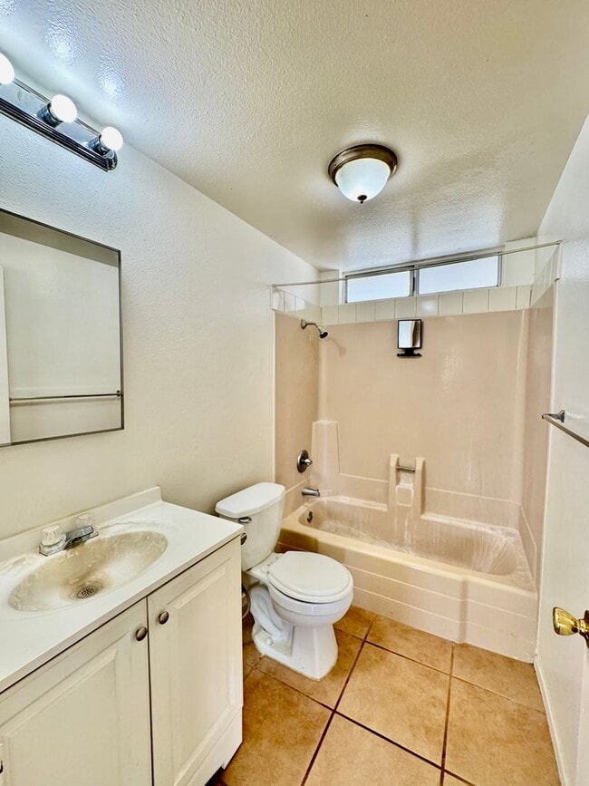 Building Photo - Coming Soon! 2 bedroom 1 bath
